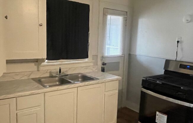 1 bed, 1 bath, $645