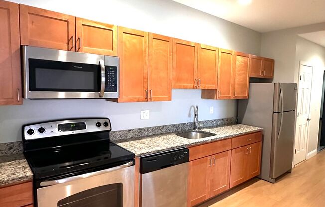 2 beds, 1 bath, 840 sqft, $2,095, Unit 247