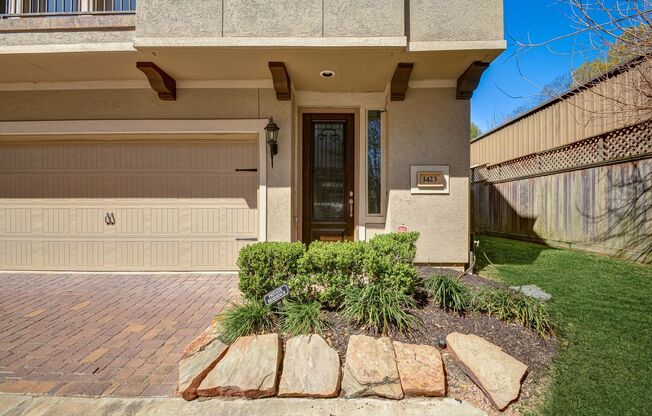 Gorgeous 3 story 3bed/3bath in gated community!