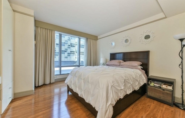 1 bed, 1 bath, 843 sqft, $4,300, Unit 810