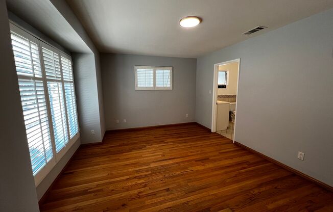 2 beds, 1 bath, $2,995