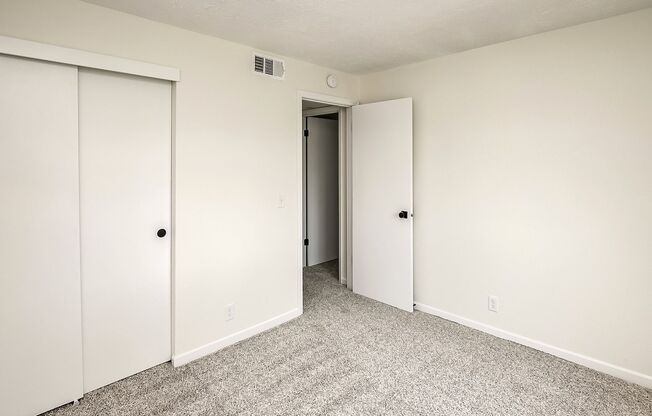 2 beds, 1 bath, 748 sqft, $1,000, Unit 10