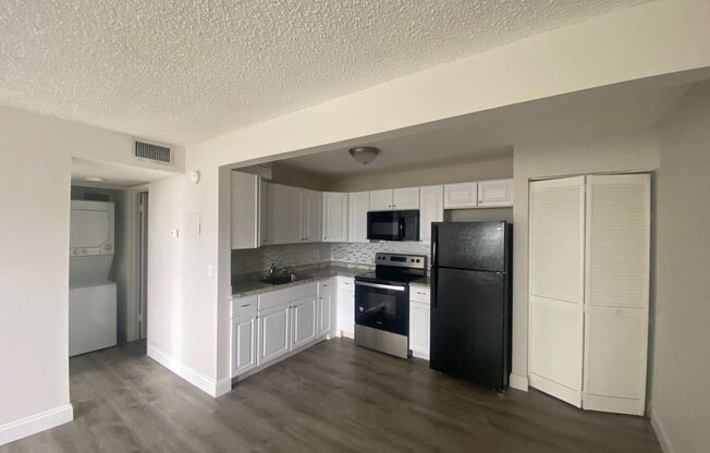 1 bed, 1 bath, 700 sqft, $1,700, Unit 537 - 409