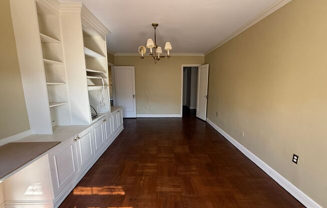 3 beds, 2 baths, 1,952 sqft, $3,200, Unit Royal York 916