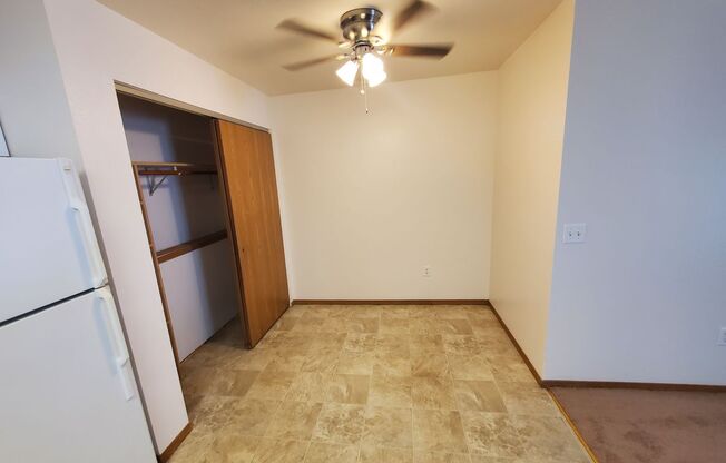 2 beds, 1 bath, 1,050 sqft, $1,259, Unit PL   7606