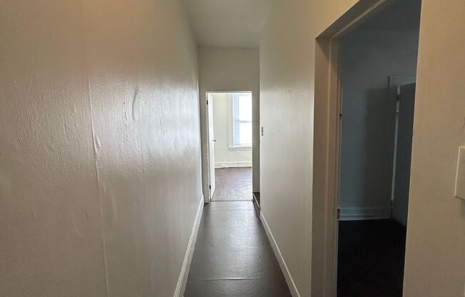 4 beds, 1 bath, $1,295, Unit Apt 2