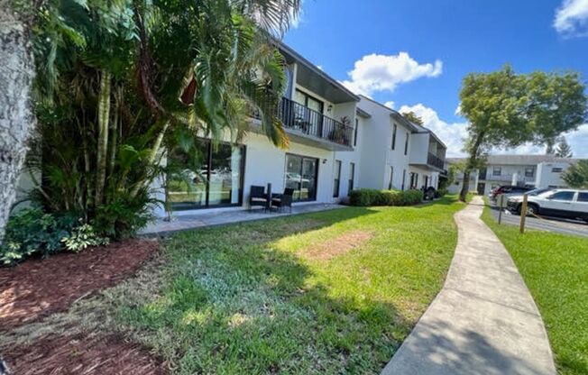 1 bed, 1 bath, 785 sqft, $1,895, Unit V107