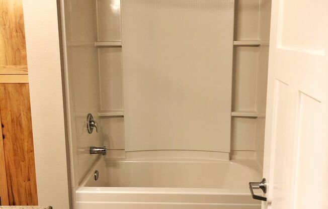 3 beds, 2.5 baths, $2,250, Unit 307