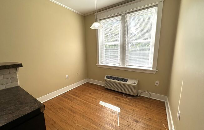 1 bed, 1 bath, 635 sqft, $1,360, Unit Apt C-14