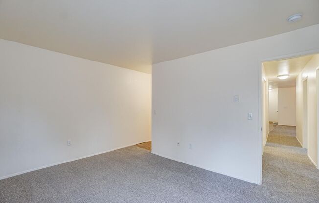 3 beds, 2 baths, 1,013 sqft, $2,050, Unit 03*