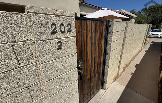 3Bed/2Bath 2-Story Townhouse at N 35th Ave/Northern Ave! Move-In Ready on 08/27/2026!