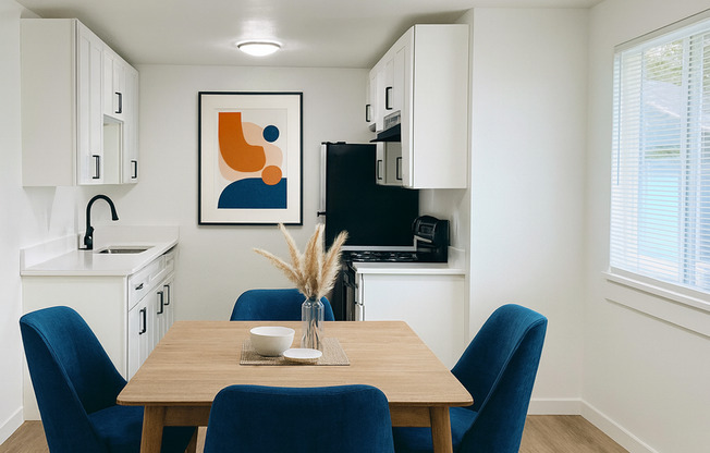 2 beds, 1 bath, 700 sqft, $1,265, Unit Unit 13