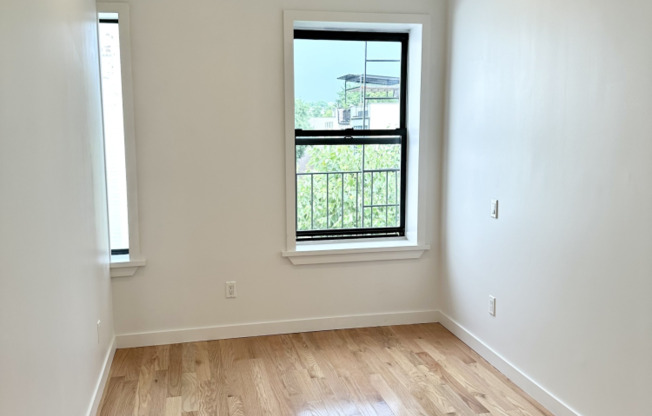 2 beds, 1 bath, $5,400, Unit 3