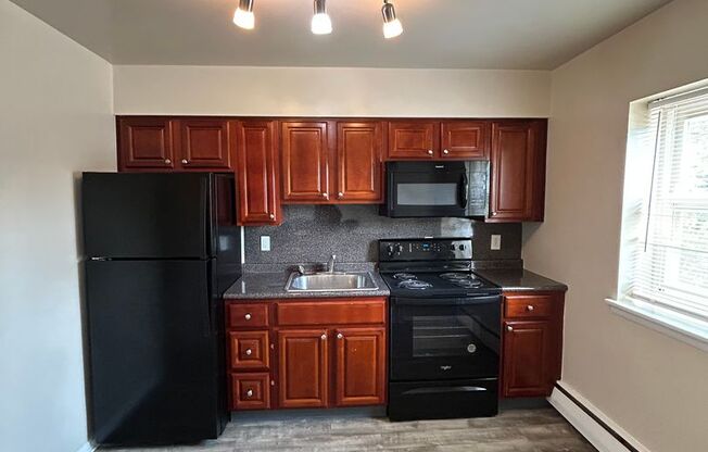 1 bed, 1 bath, 700 sqft, $1,285, Unit B202