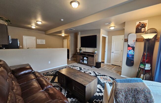 3 bed-3 bath Townhome with AC!!!