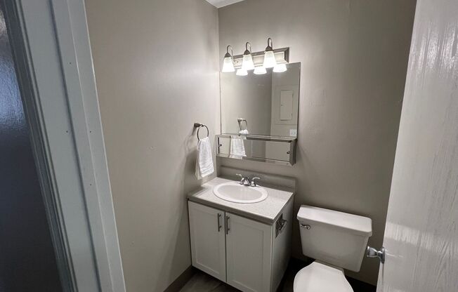 2 beds, 1 bath, 800 sqft, $1,500, Unit 409
