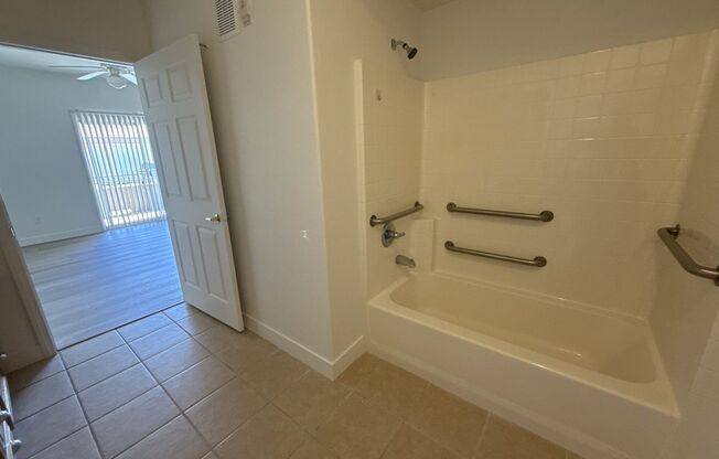 2 beds, 2 baths, $1,450, Unit # 2612