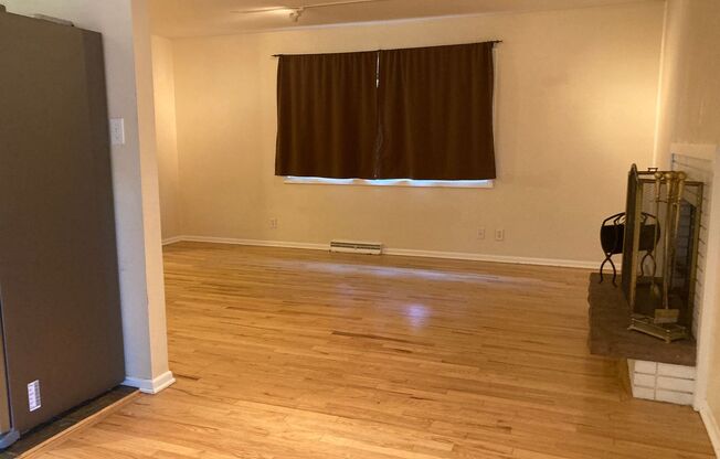 Huge 5BR, large yard, fireplace, big rooms! (Bellaire)