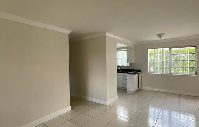 2 beds, 1 bath, $2,195, Unit 17