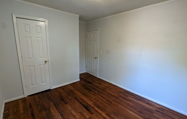 2 beds, 1 bath, $1,300