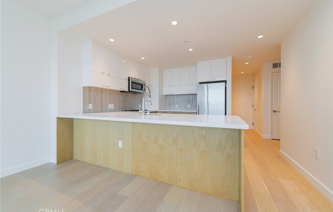 1 bed, 1 bath, 711 sqft, $2,800, Unit 1414