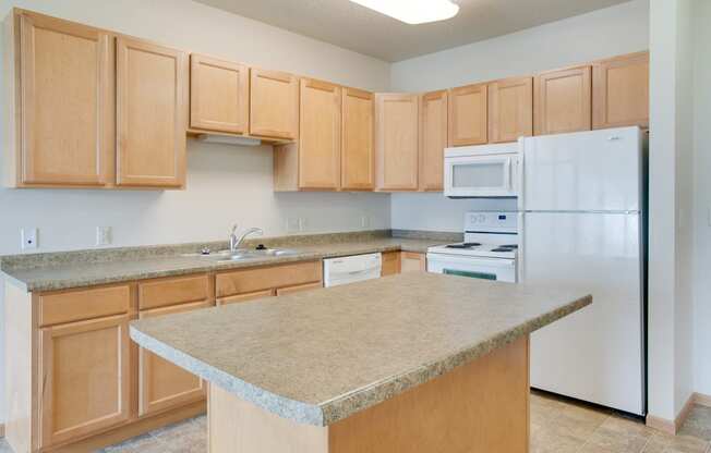 Kitchen at Lakestone Apartments, Moorhead, MN, 56560
