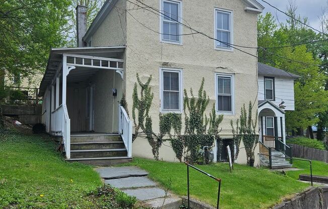 4 beds, 1.5 baths, $2,640, Unit 117