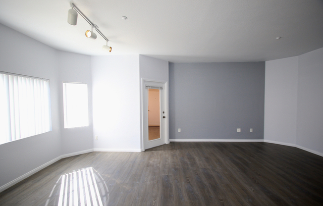 2 beds, 2 baths, $1,800, Unit 1512