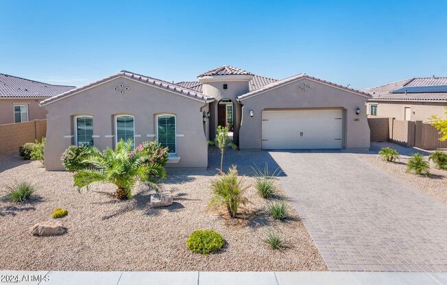 Upgraded 4 Bed 3.5 Bath in Litchfield Park!
