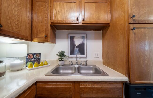 2 beds, 1 bath, 670 sqft, $1,259, Unit 02-232