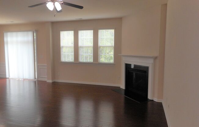 3 beds, 2.5 baths, $2,545