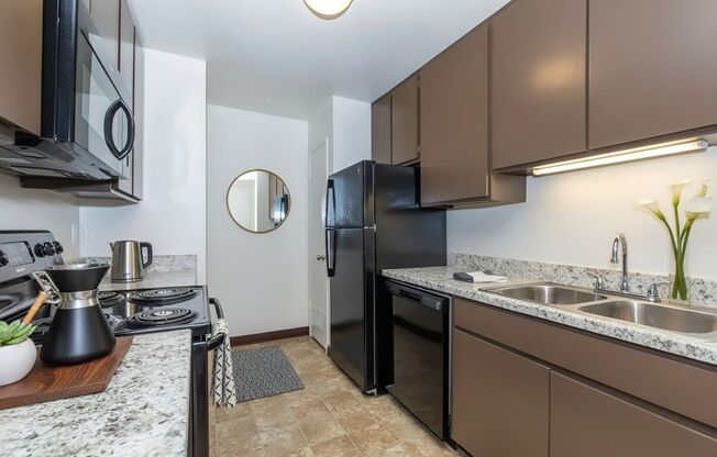 1 bed, 1 bath, 651 sqft, $1,300