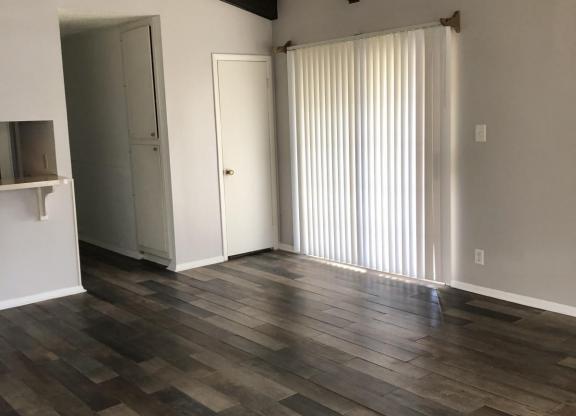 1865 WOODVINE LN