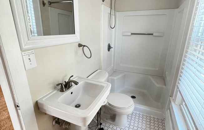 Beautiful 2/2 2nd floor unit for rent on 2nd street at Jacksonville Beach!