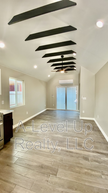 115 S SILVERBELL RD