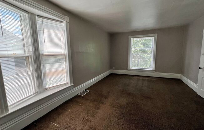 306 Hollister SE