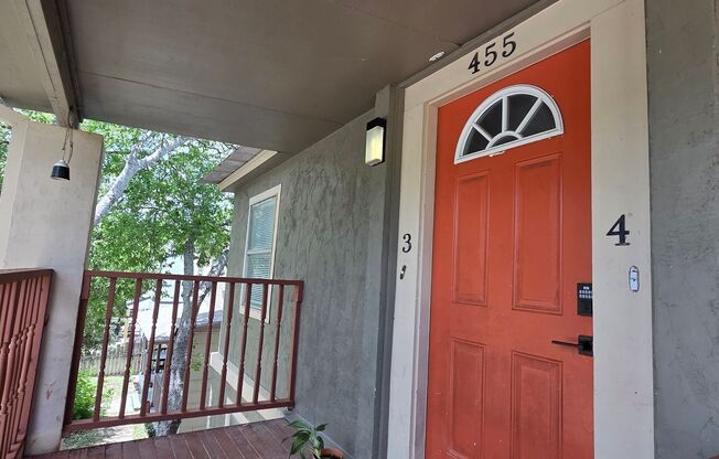 Mahncke Park! 1-Bedroom in 4-Plex near Ft Sam Houston, Incarnate Word, Trinity, The Pearl & MORE!