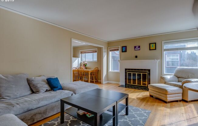 Spacious North Portland 6 Bedroom Home with Finished Basement, Modern Kitchen & Detached Garage