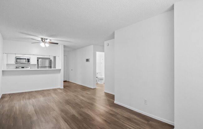 Beautiful 2 BR in Great Ocean Beach Location
