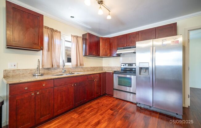 Upgraded Upstairs 3/2 Duplex in Wahiawa w/ Solar Panels & Carport