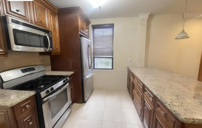 9524 FT HAMILTON PKWY