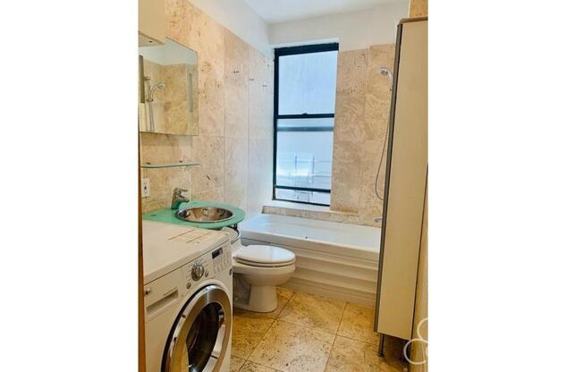 246 E 51 ST