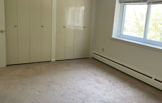 2 beds, 1 bath, 840 sqft, $1,925, Unit 144-5A
