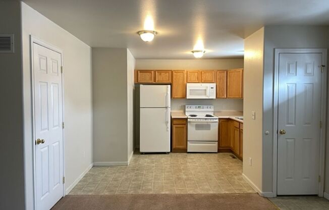 3 beds, 2 baths, 930 sqft, $1,200, Unit Apt D