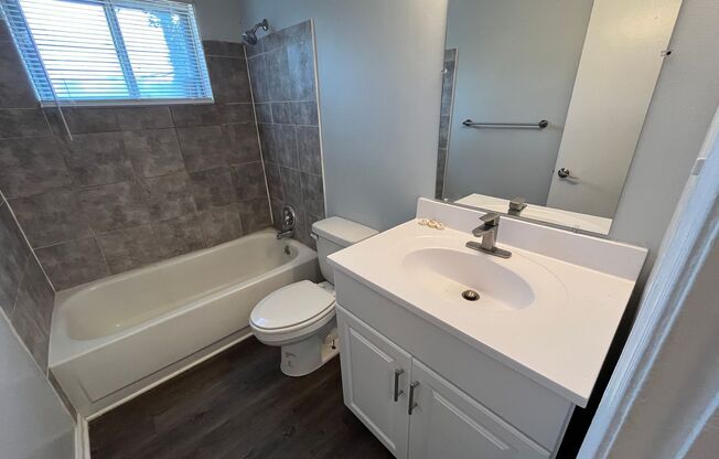 2 beds, 1 bath, 800 sqft, $899, Unit 404