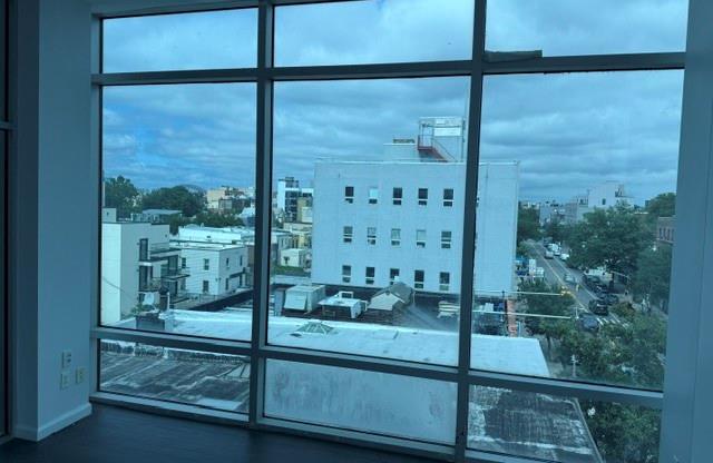 Studio, $5,000, Unit 5th floor