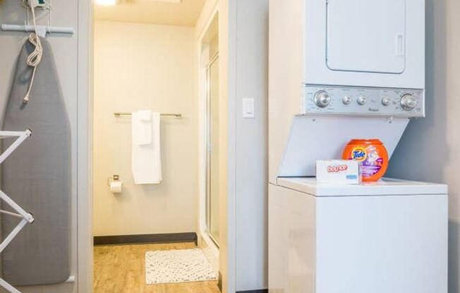 Studio, 1 bath, 335 sqft, $847, Unit 213