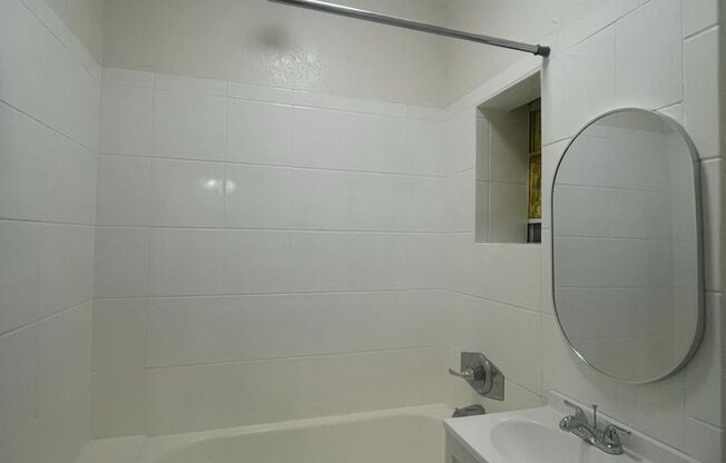 Studio, 1 bath, 326 sqft, $1,325, Unit 05