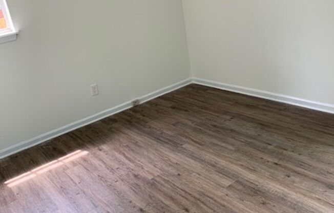 3 beds, 1 bath, $1,300