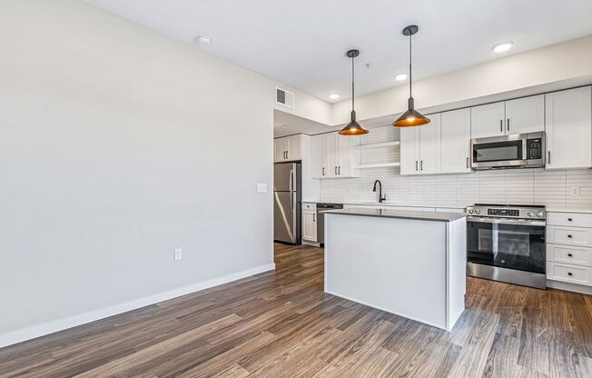 Studio, 1 bath, 542 sqft, $1,465, Unit 3-203